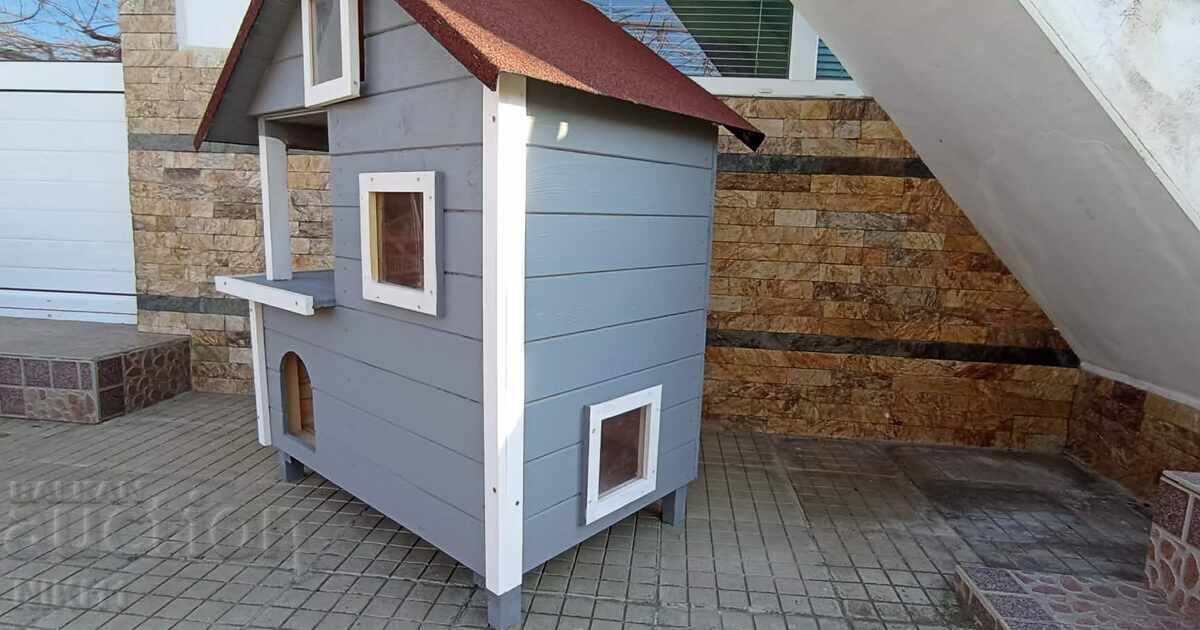 Παράδοση Πολυτελές ξύλινο σπίτι για γάτες δύο ορόφων