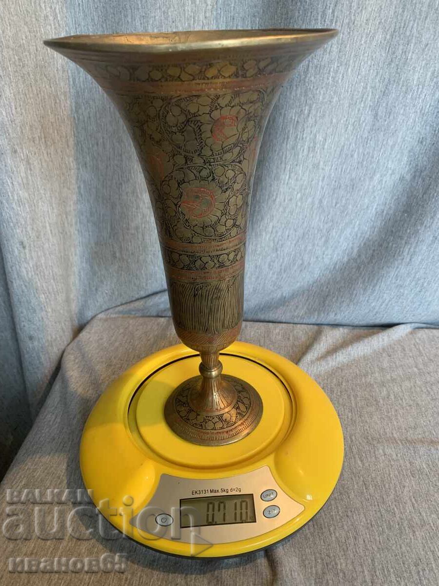 Доставка на Голяма месингова ваза Доставка на Голяма месингова ваза