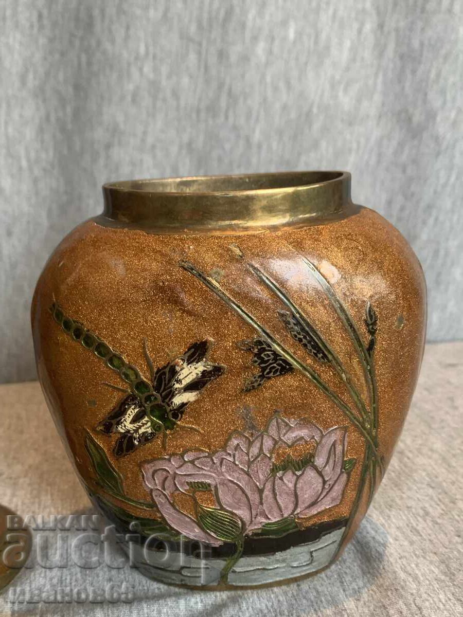 Аукцион месингови вази Аукцион месингови вази