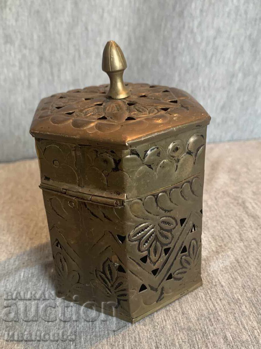 Метална кутия с цена € 13.00 | 25.43 лв. Метална кутия с цена € 13.00 | 25.43 лв.