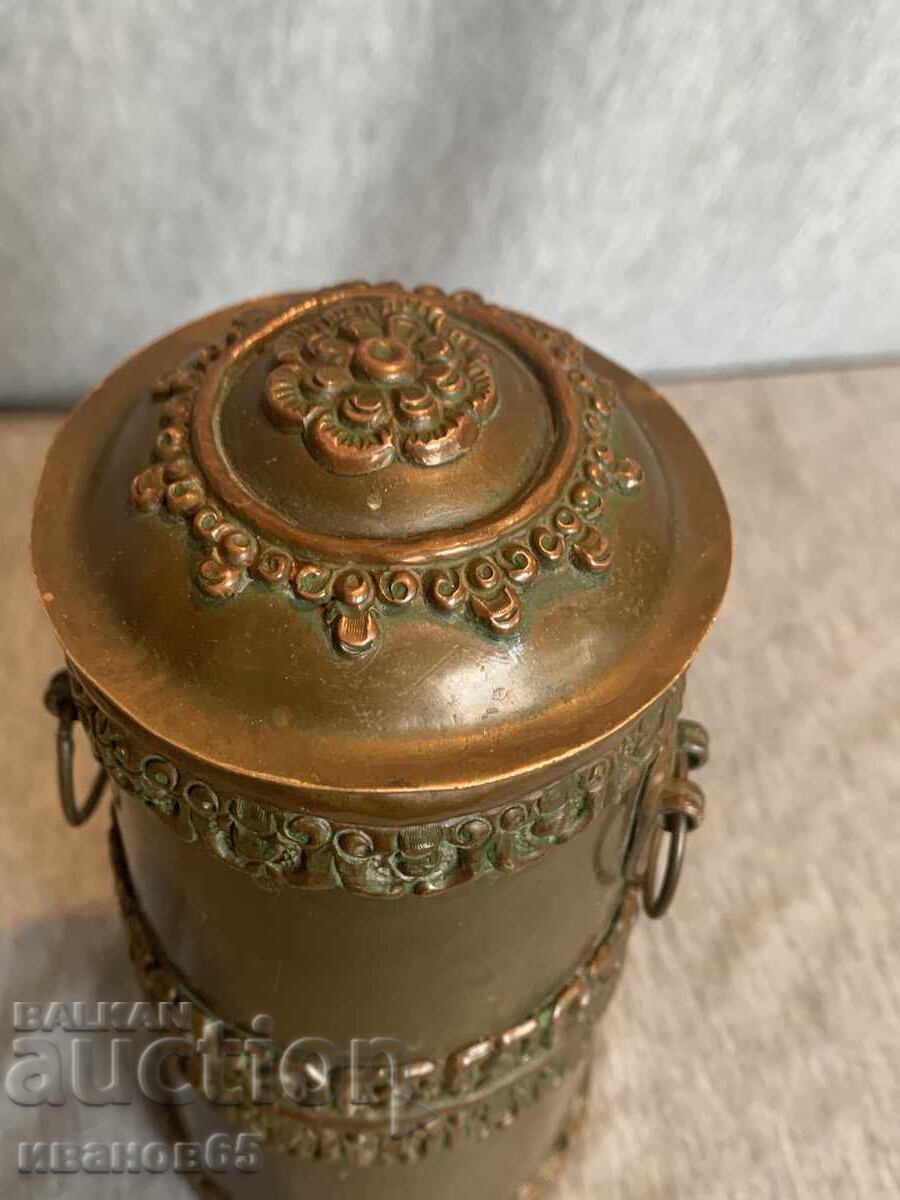 стар месингов съд кутия с цена € 36.00 | 70.41 лв. стар месингов съд кутия с цена € 36.00 | 70.41 лв.