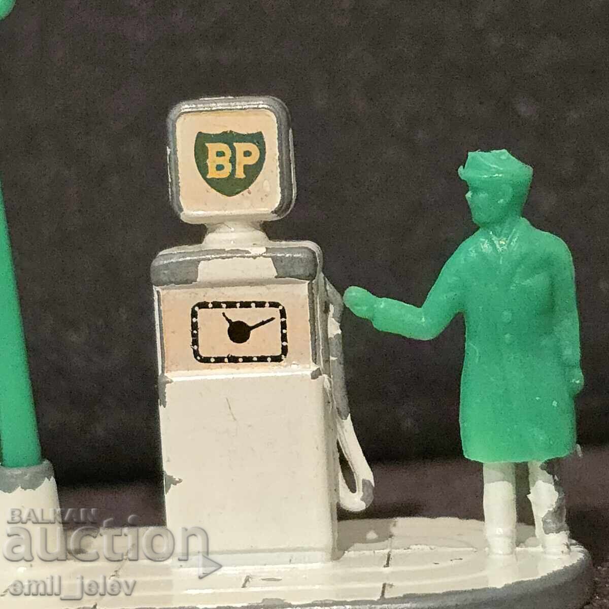 MATCHBOX LESNEY - Accessory Pack No. 1b - BP Petrol Pumps - 5