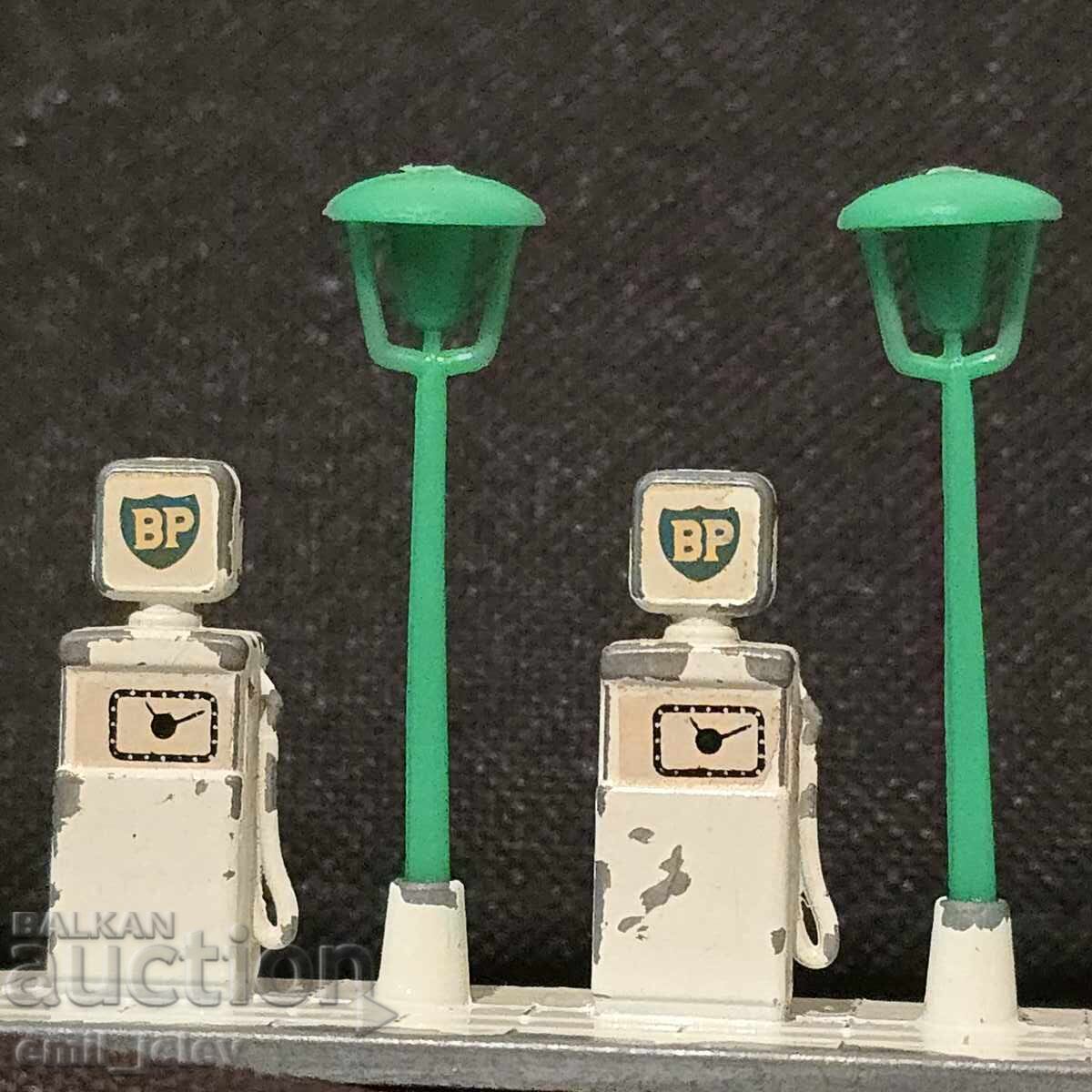 MATCHBOX LESNEY - Accessory Pack No. 1b - BP Petrol Pumps - 6 MATCHBOX LESNEY - Accessory Pack No. 1b - BP Petrol Pumps - 6