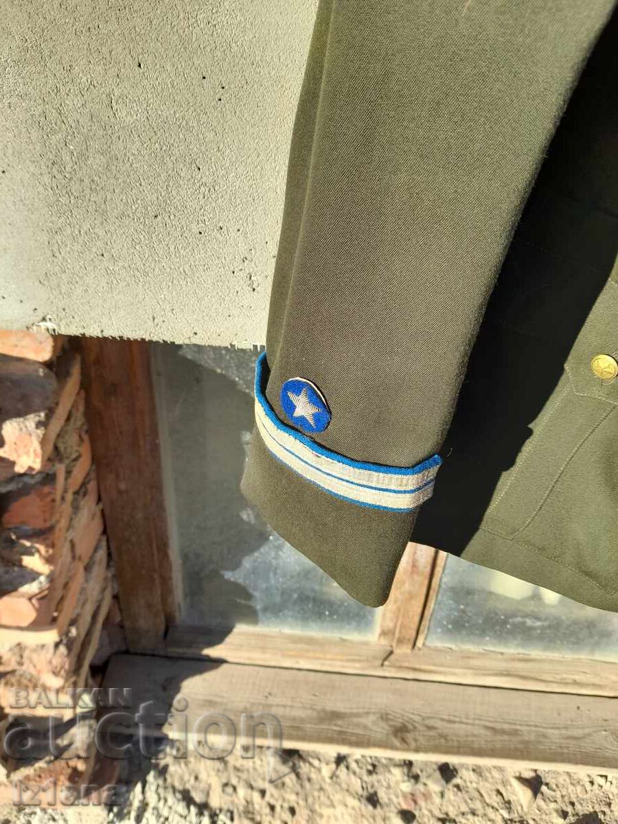 Доставка на Стара военна куртка Доставка на Стара военна куртка