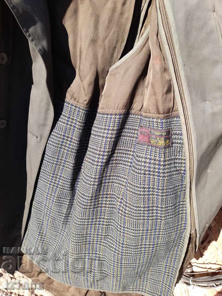 Доставка на Стар военен шлифер Доставка на Стар военен шлифер