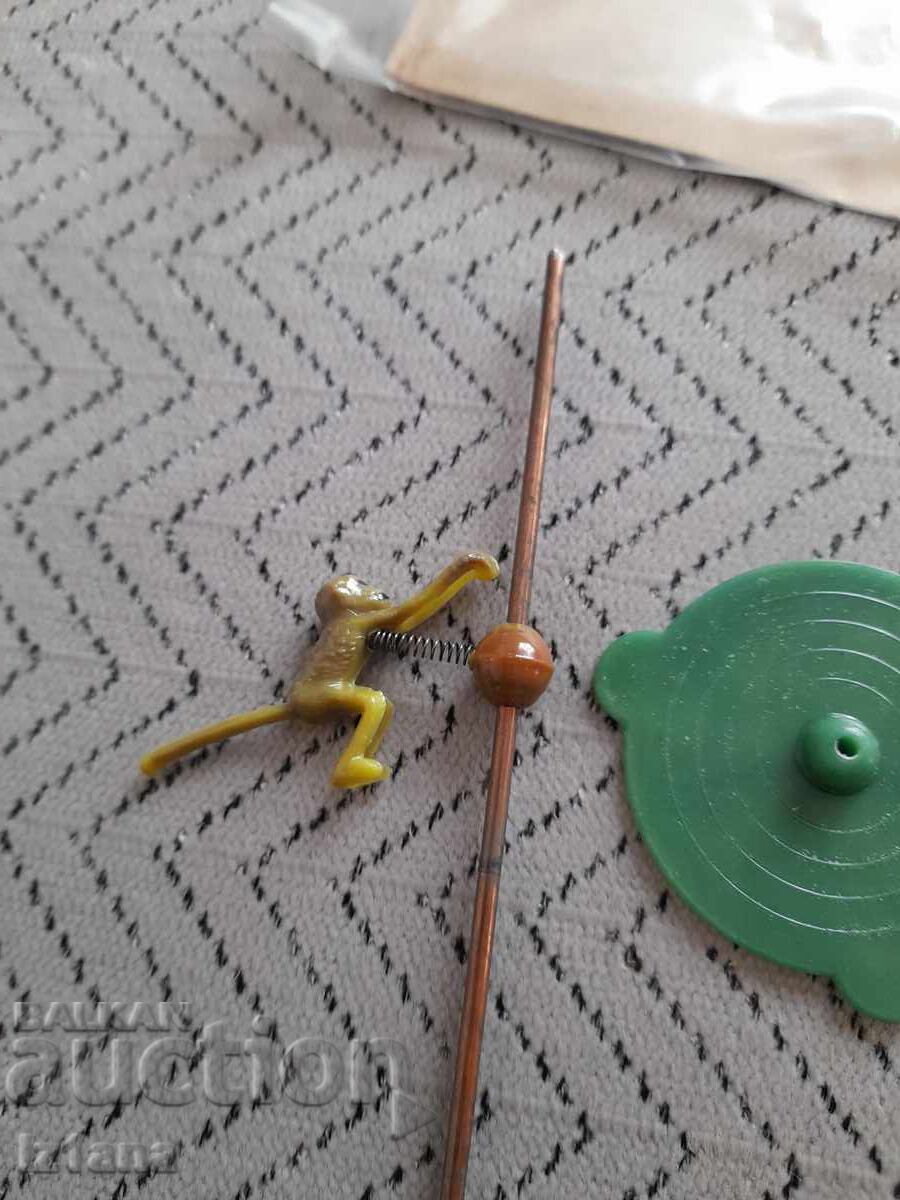 Доставка на Стара детска играчка Весела Маймунка