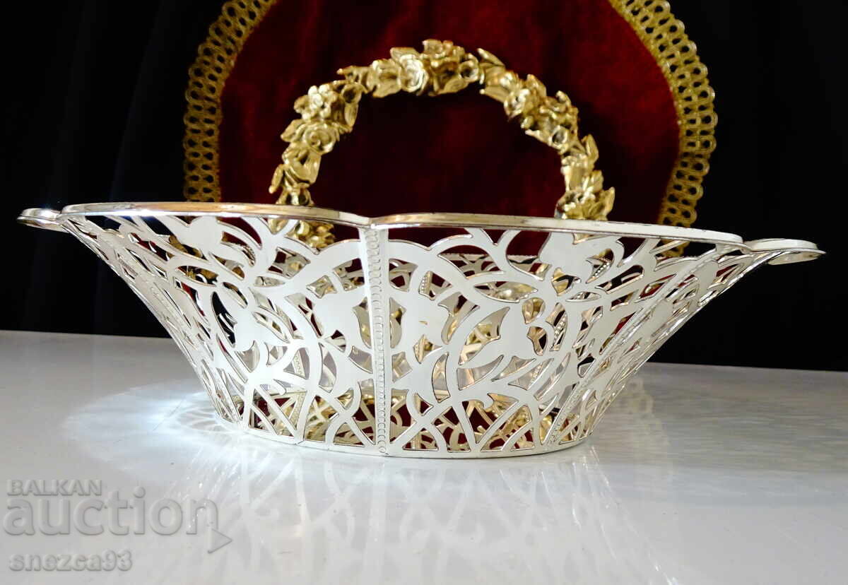 Посребрена фруктиера WMF,съд за сладки,ажур,релеф. с цена € 14.00 | 27.38 лв. Посребрена фруктиера WMF,съд за сладки,ажур,релеф. с цена € 14.00 | 27.38 лв.