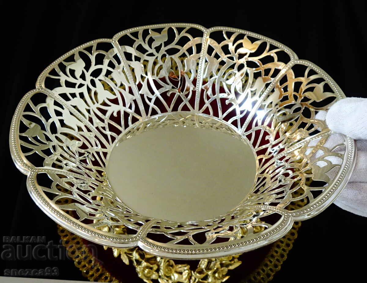 Посребрена фруктиера WMF,съд за сладки,ажур,релеф. Посребрена фруктиера WMF,съд за сладки,ажур,релеф.