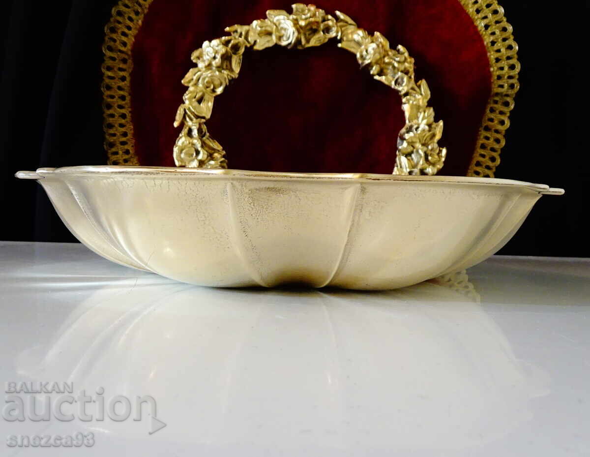 Бронзова фруктиера,салатиера 850 гр.,релеф. с цена € 25.00 | 48.90 лв. Бронзова фруктиера,салатиера 850 гр.,релеф. с цена € 25.00 | 48.90 лв.