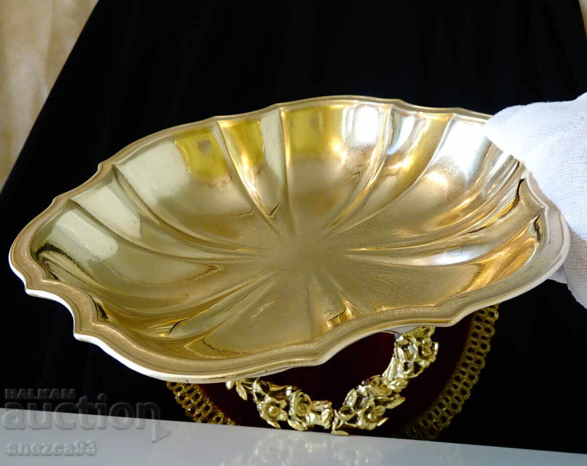 Аукцион Бронзова фруктиера,салатиера 850 гр.,релеф. Аукцион Бронзова фруктиера,салатиера 850 гр.,релеф.