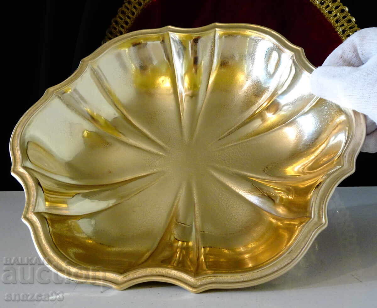 Бронзова фруктиера,салатиера 850 гр.,релеф. Бронзова фруктиера,салатиера 850 гр.,релеф.