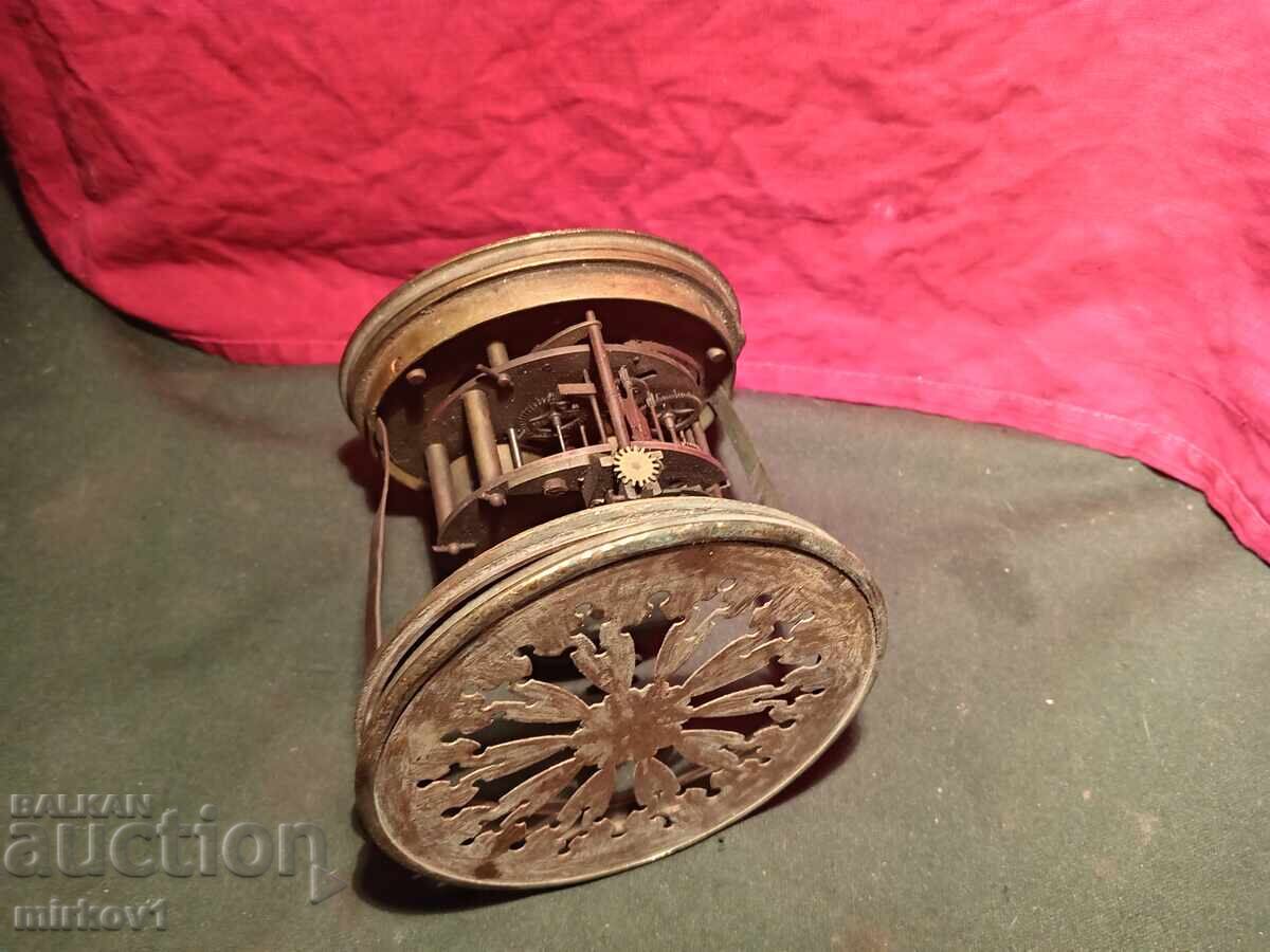 Доставка на Механизъм от френски каминен часовник Доставка на Механизъм от френски каминен часовник