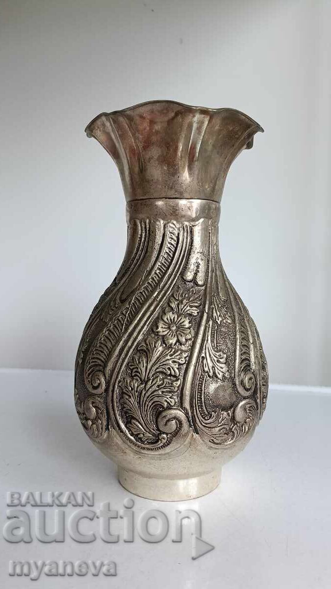 Vintage , масивна , метална , посребрена ваза . с цена € 40.00 | 78.23 лв. Vintage , масивна , метална , посребрена ваза . с цена € 40.00 | 78.23 лв.