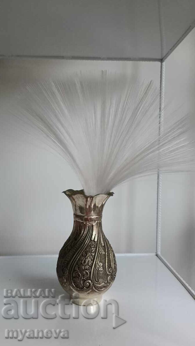 Аукцион Vintage , масивна , метална , посребрена ваза . Аукцион Vintage , масивна , метална , посребрена ваза .
