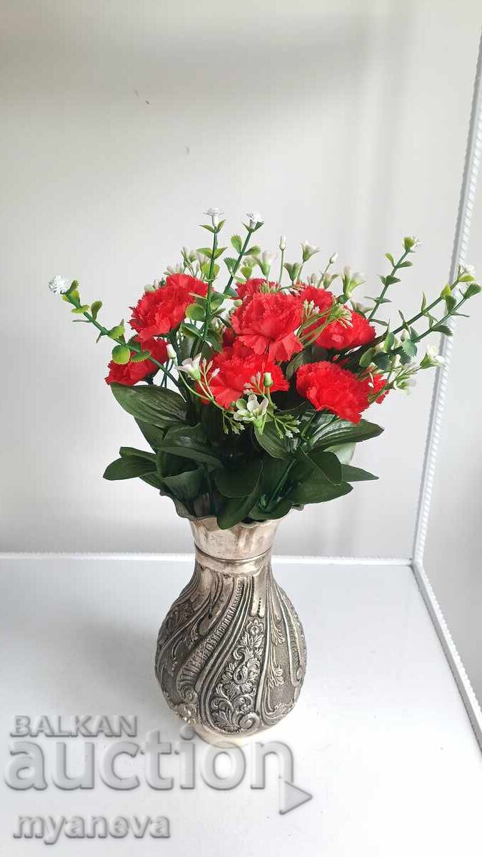 Livrarea Vază vintage, masivă, metalică, argintată