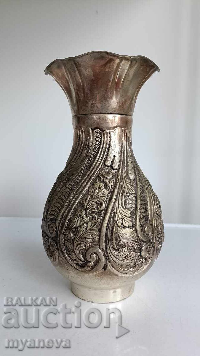 Vintage , масивна , метална , посребрена ваза . Vintage , масивна , метална , посребрена ваза .
