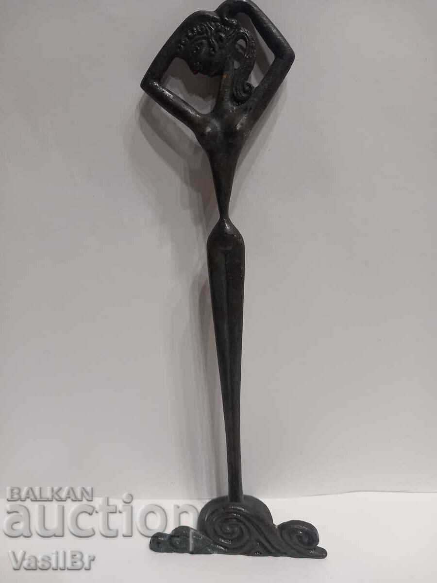 Delivery of Small metal sculpture