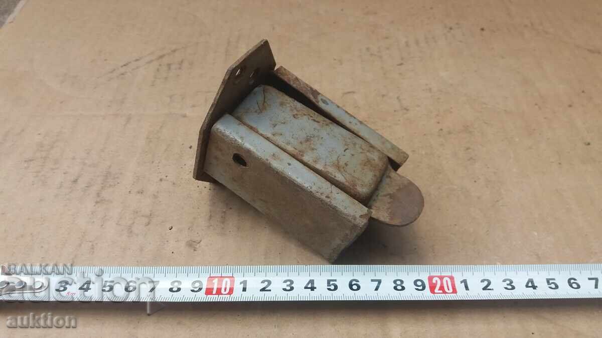 Стар перфоратор за самотаксуване на билети с цена € 19.99 | 39.10 лв. Стар перфоратор за самотаксуване на билети с цена € 19.99 | 39.10 лв.