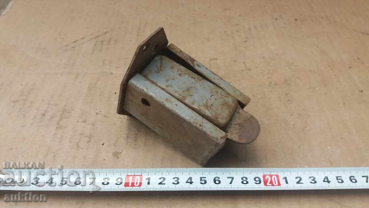 Стар перфоратор за самотаксуване на билети Стар перфоратор за самотаксуване на билети