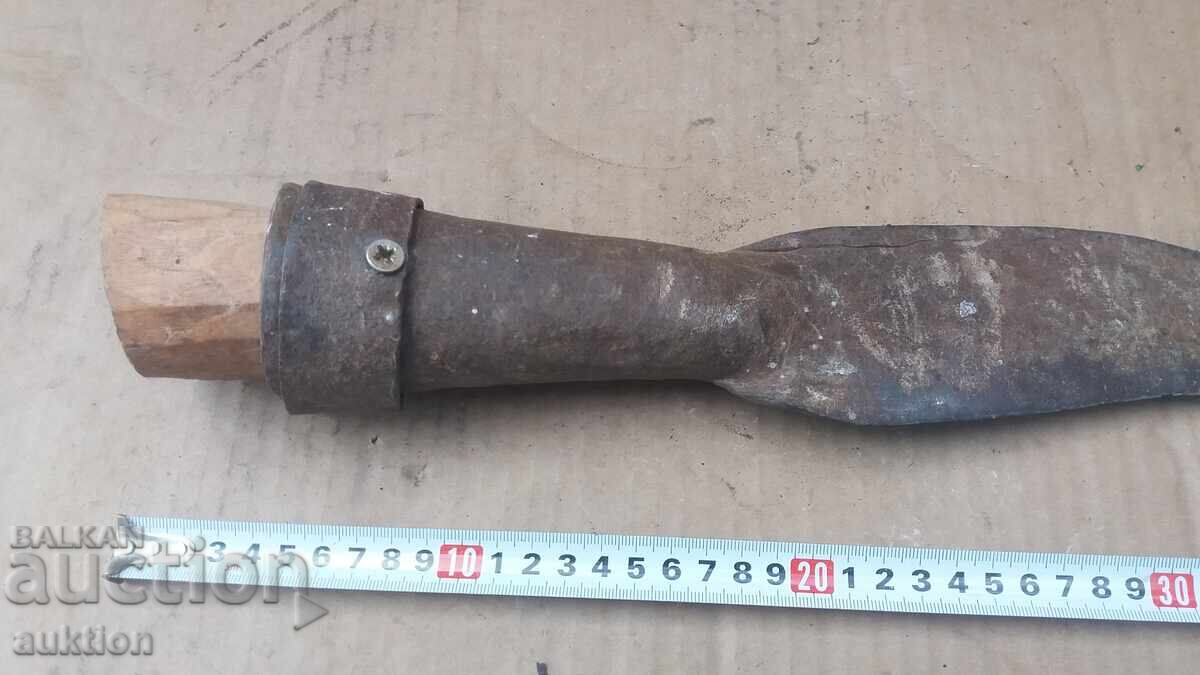 Παράδοση Σφυρήλατο αναγεννησιακό δρεπάνι για κλάδεμα θάμνων