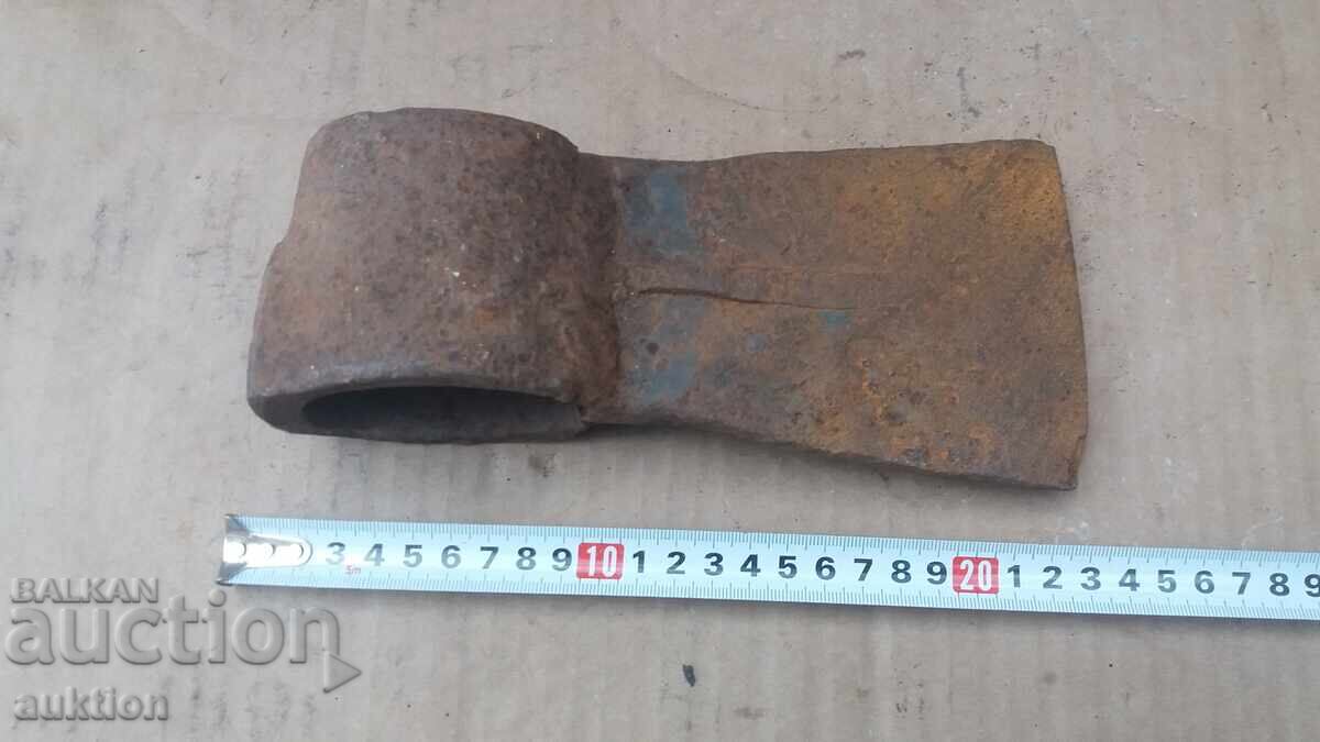 TOPOR VECHI MASIV, SECURĂ PENTRU LEMNE cu preț € 7.99 | 15.63 BGN TOPOR VECHI MASIV, SECURĂ PENTRU LEMNE cu preț € 7.99 | 15.63 BGN