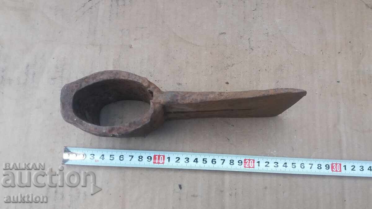 Livrarea TOPOR VECHI MASIV, SECURĂ PENTRU LEMNE Livrarea TOPOR VECHI MASIV, SECURĂ PENTRU LEMNE