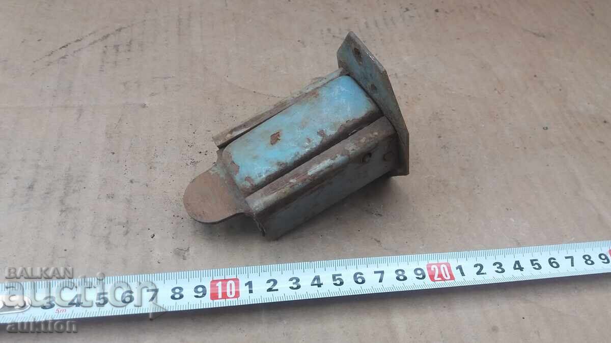 Стар перфоратор за самотаксуване на билети Стар перфоратор за самотаксуване на билети