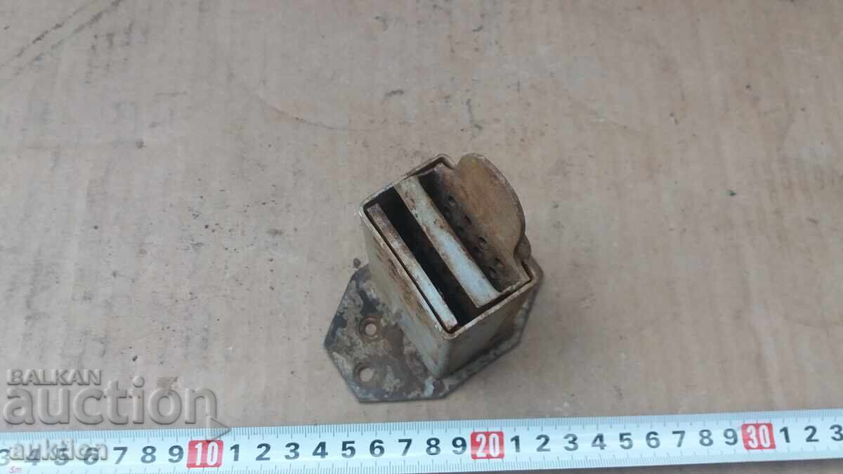 Παλιά γροθιά για αυτοέλεγχο εισιτηρίων με τιμή € 19.99 | 39.10 BGN Παλιά γροθιά για αυτοέλεγχο εισιτηρίων με τιμή € 19.99 | 39.10 BGN