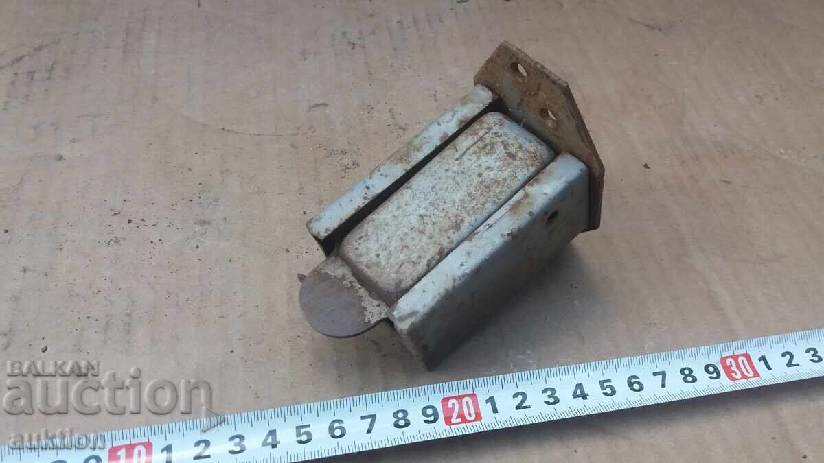 Стар перфоратор за самотаксуване на билети Стар перфоратор за самотаксуване на билети