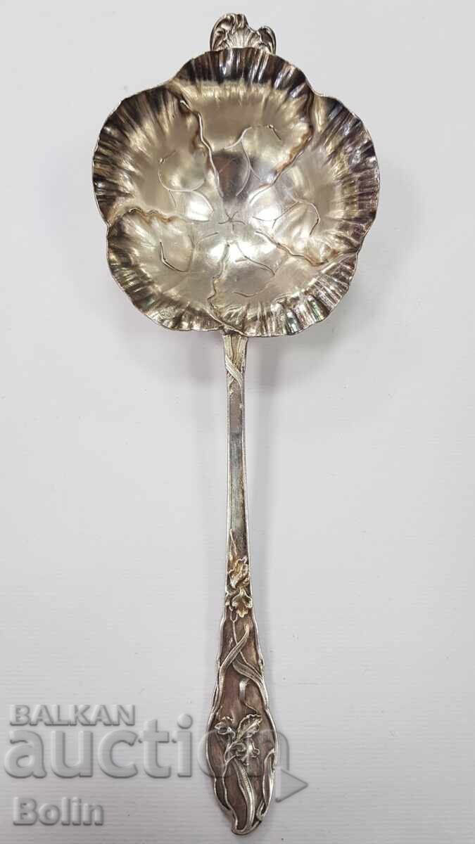 Прекрасна сребърна лъжица за захар Франция 19 век с цена € 160.00 | 312.93 лв. Прекрасна сребърна лъжица за захар Франция 19 век с цена € 160.00 | 312.93 лв.