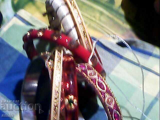 Παράδοση όμορφα βραχιόλια