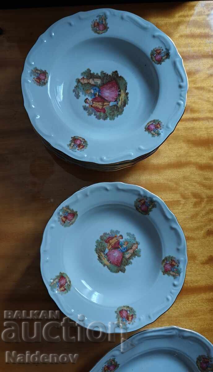 Licitație Set de servire Isis, farfurii și platouri din perioada socialistă Licitație Set de servire Isis, farfurii și platouri din perioada socialistă