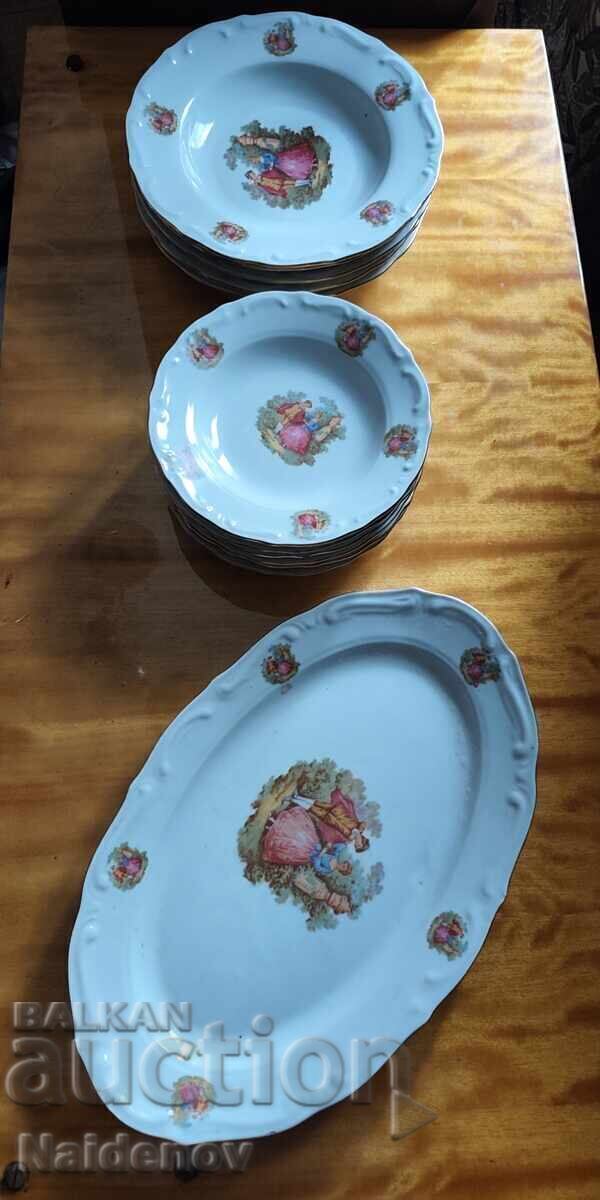 Set de servire Isis, farfurii și platouri din perioada socialistă Set de servire Isis, farfurii și platouri din perioada socialistă