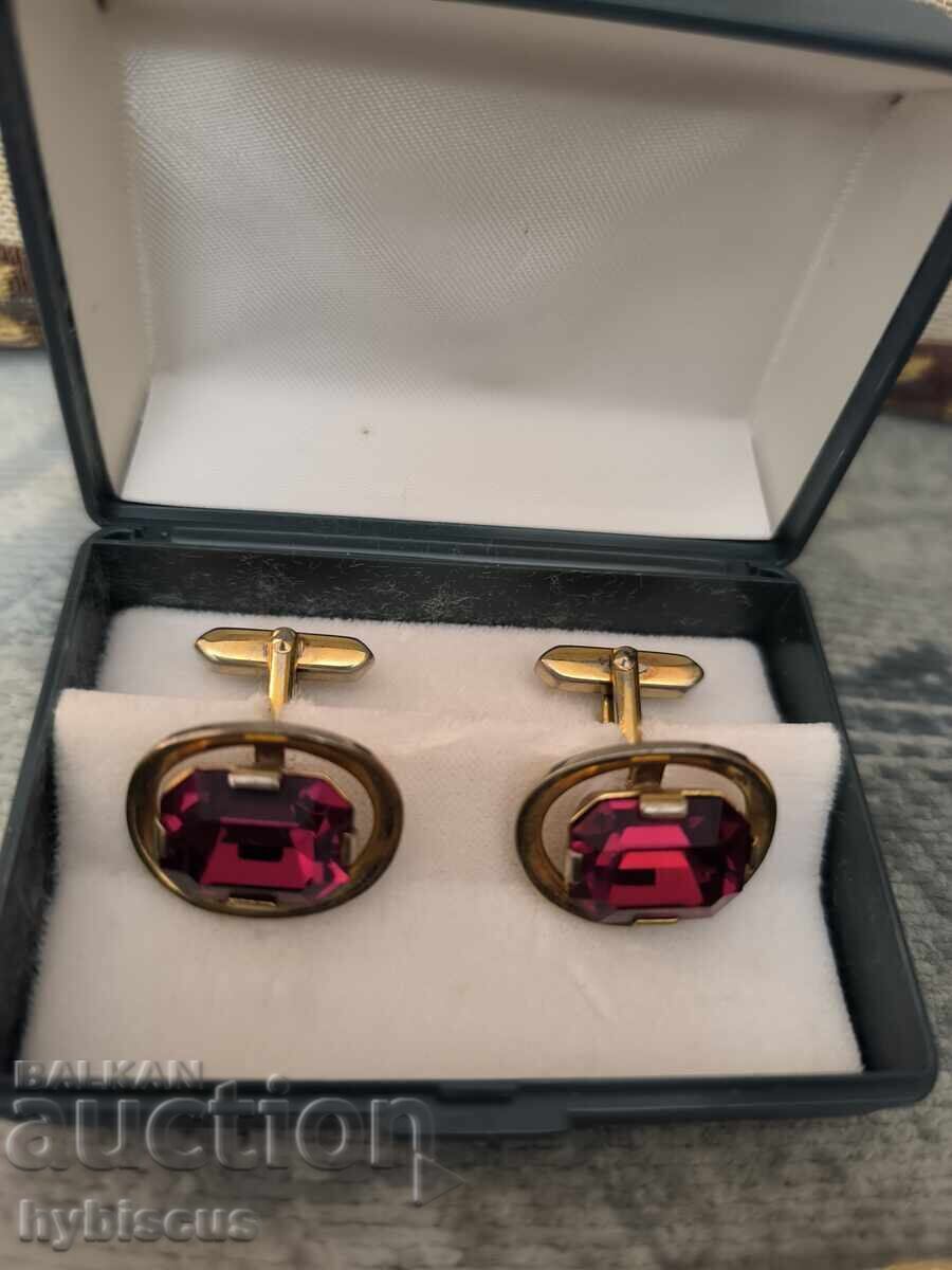 Mănuși vechi importate, butoni cu preț € 15.00 | 29.34 BGN