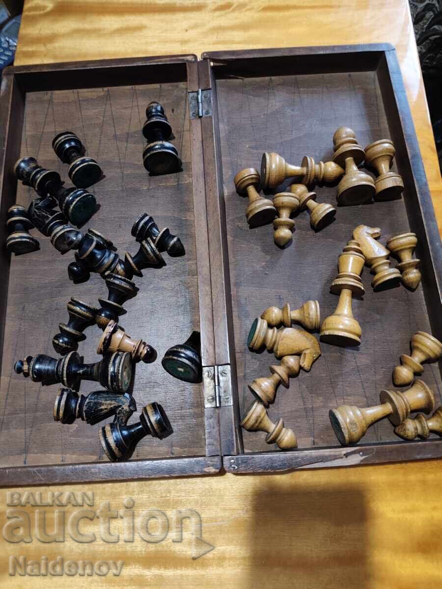 Голям дървен шах от царско време 39.5/39.5 см. с цена € 20.00 | 39.12 лв.