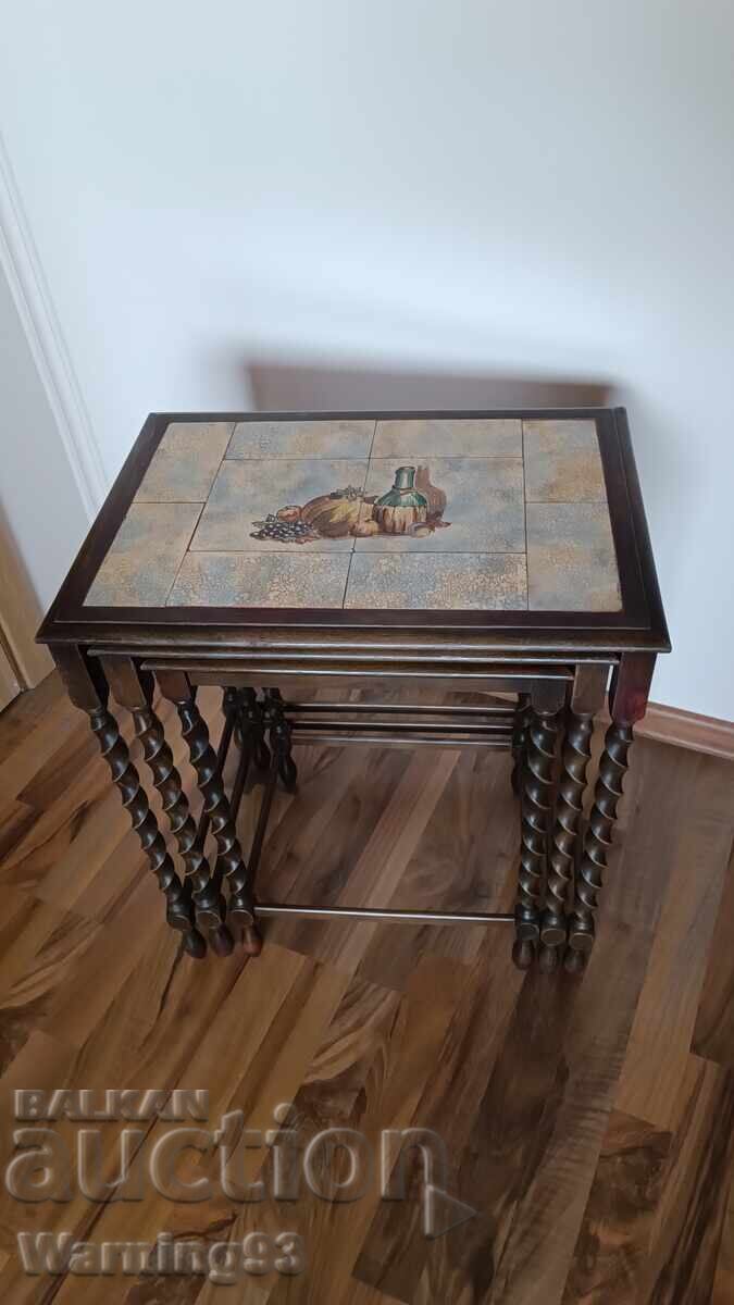 Auction Three-piece set of tables - natural wood Auction Three-piece set of tables - natural wood