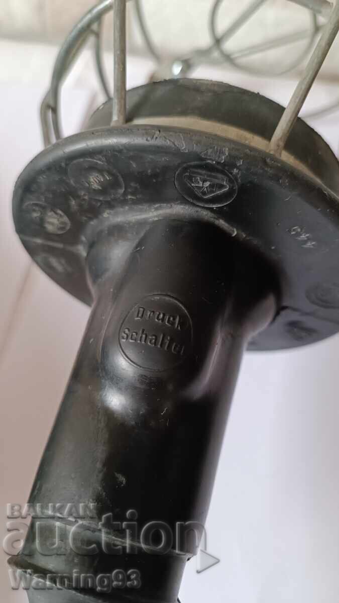 Δημοπρασία Γερμανικό φορητό φως εργασίας με κουμπί - παλιό μοντέλο