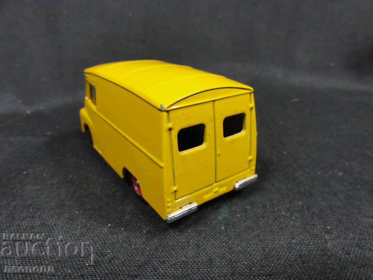 Auction  OLD RETRO METAL CAR MORRIS LD150 VAN CORGI