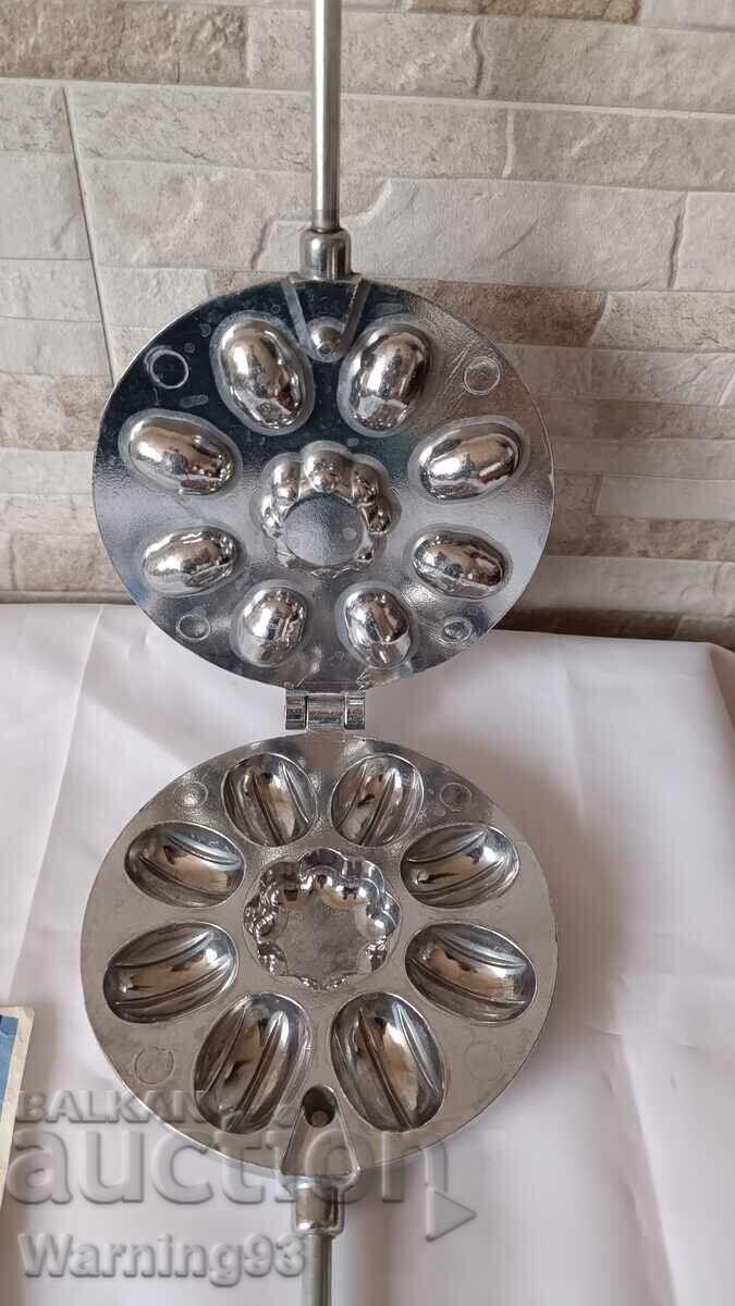 Licitație Formă veche pentru dulciuri tip "Nuci" - URSS cu prospect