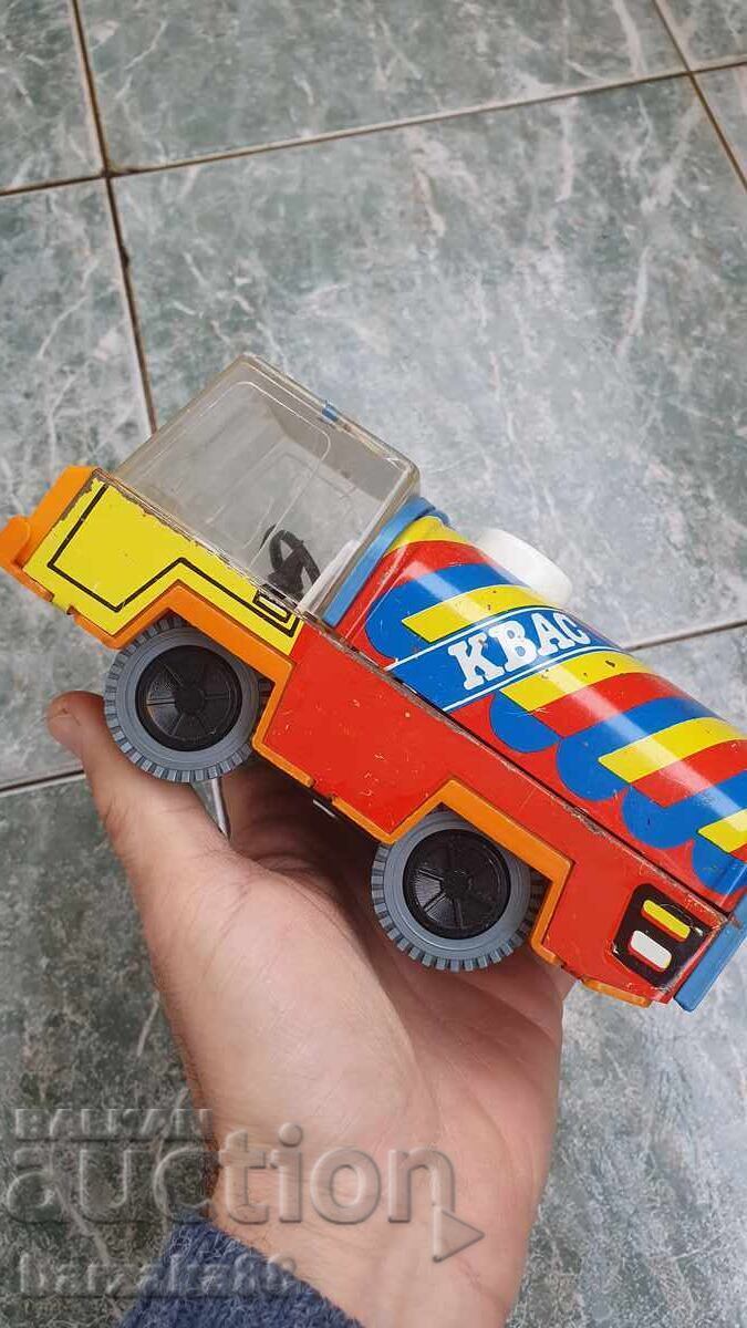 Livrarea Jucărie veche rusească Kvas