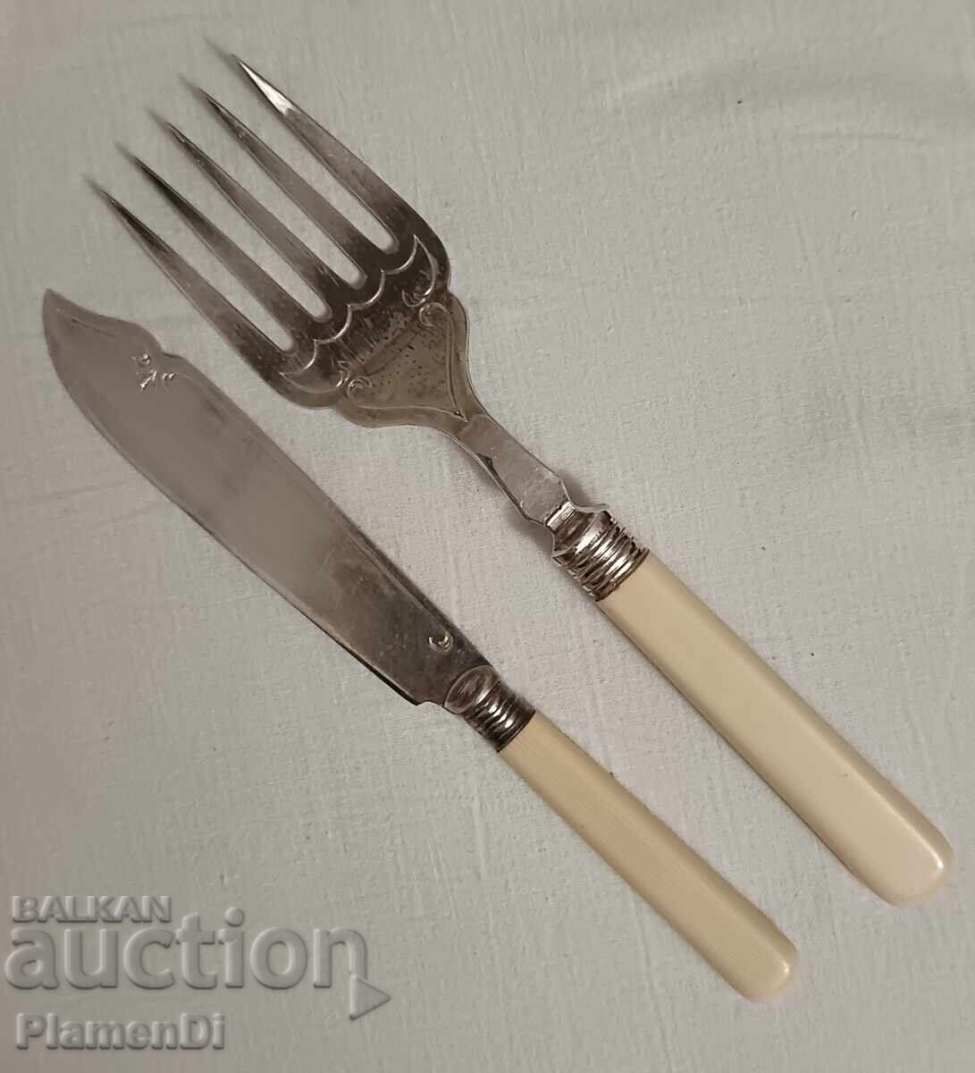 Cuțit și furculiță vechi argintate