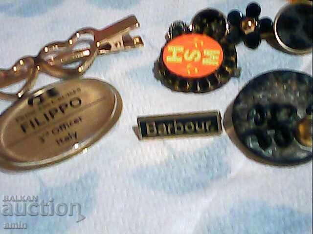 Lot of brooches and pins