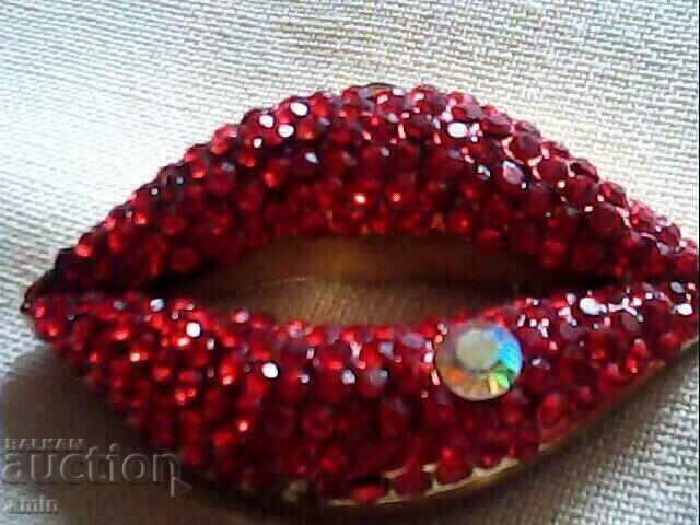 όμορφη επιχρυσωμένη καρφίτσα κολιέ είναι στρας όμορφη επιχρυσωμένη καρφίτσα κολιέ είναι στρας