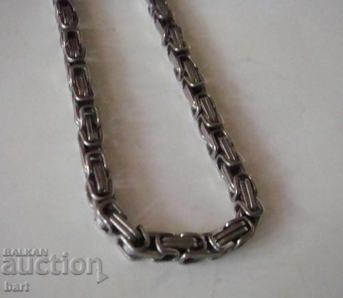 Un lant cu preț € 5.00 | 9.78 BGN