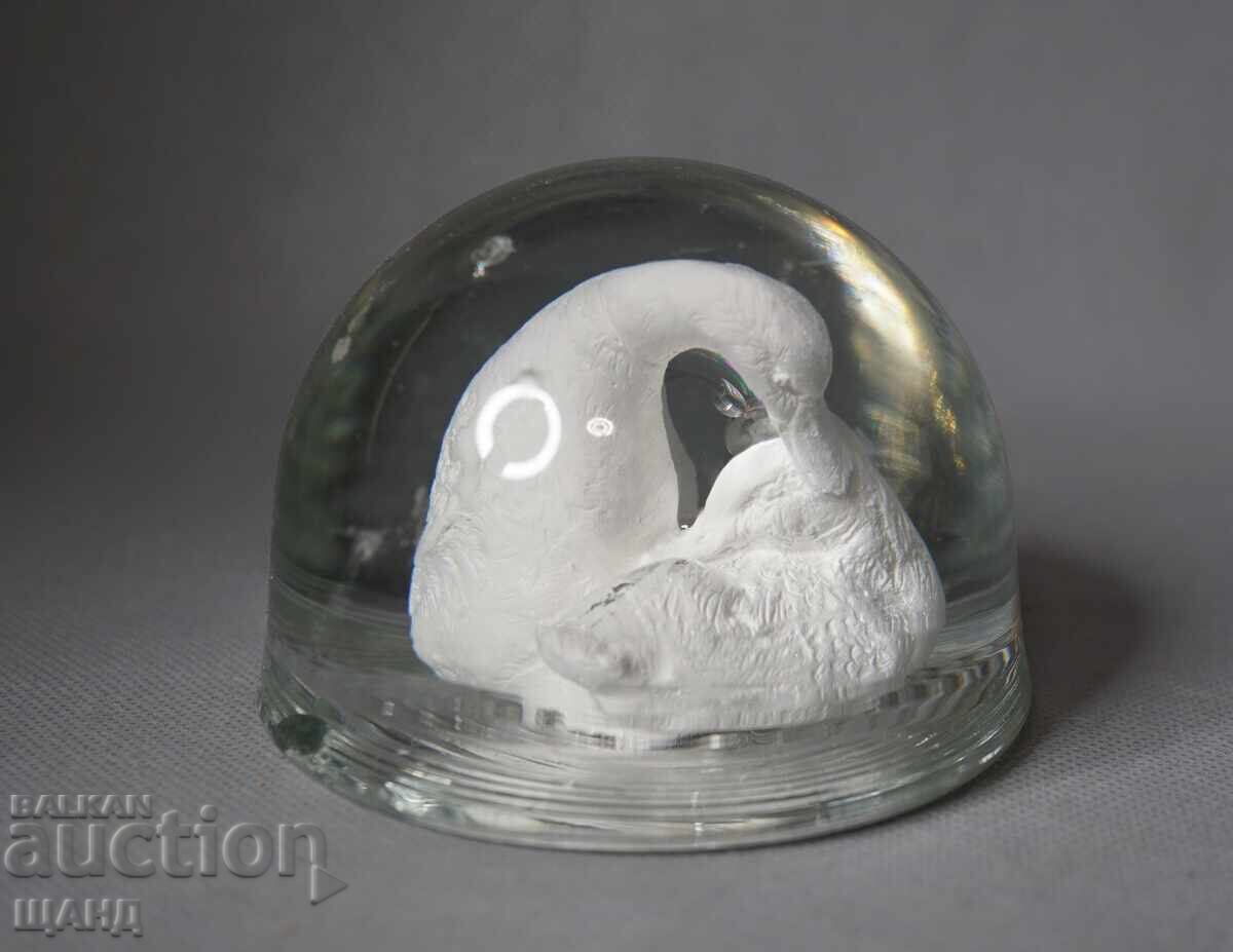 Παλιό γυάλινο χαρτοκόπτης μπάλα με πάπιες Παλιό γυάλινο χαρτοκόπτης μπάλα με πάπιες