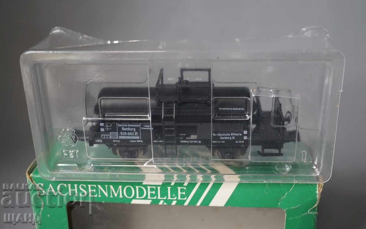 SACHEN MODELLE Стара Играчка вагон цистерна с кутия с цена € 15.35 | 30.02 лв. SACHEN MODELLE Стара Играчка вагон цистерна с кутия с цена € 15.35 | 30.02 лв.