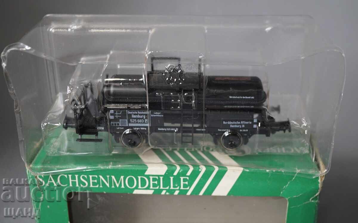 Аукцион SACHEN MODELLE Стара Играчка вагон цистерна с кутия Аукцион SACHEN MODELLE Стара Играчка вагон цистерна с кутия