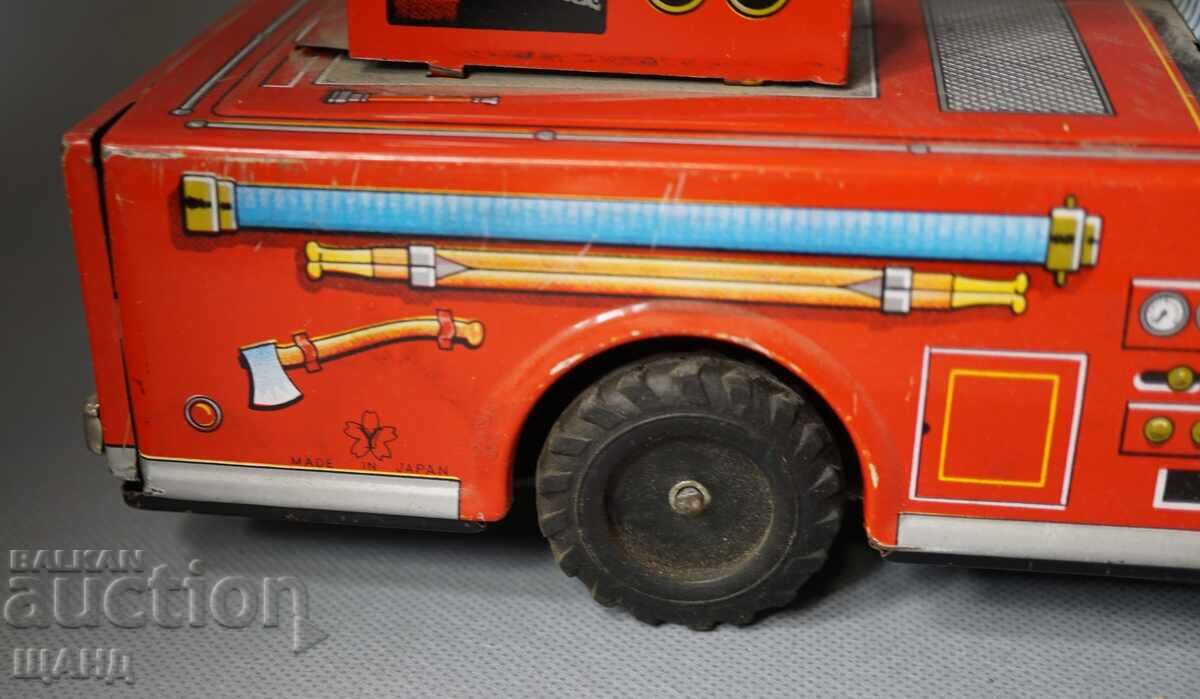 Стара Японска метална играчка модел камион пожарна с цена € 12.29 | 24.04 лв. Стара Японска метална играчка модел камион пожарна с цена € 12.29 | 24.04 лв.