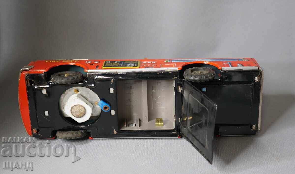 Стара Японска метална играчка модел камион пожарна - 6 Стара Японска метална играчка модел камион пожарна - 6