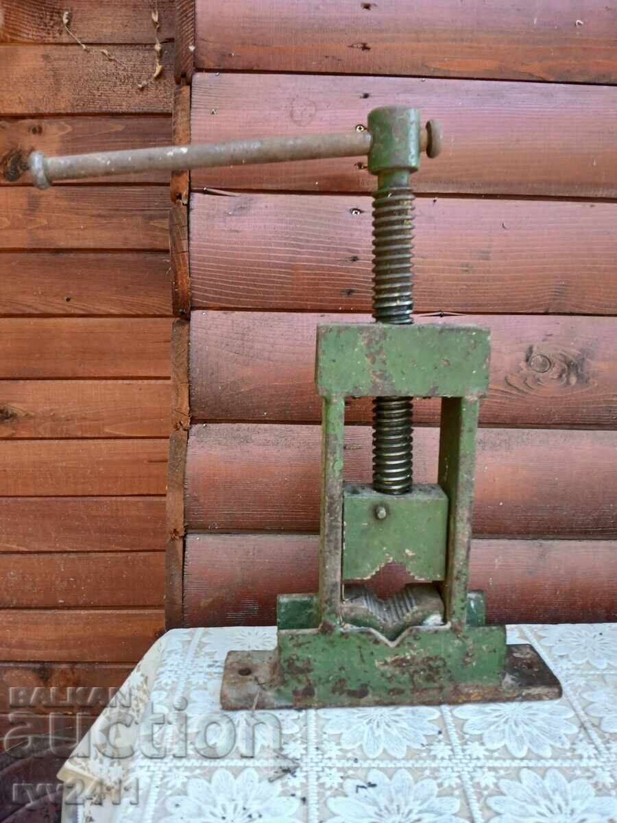 Χειροκίνητο πρέσα, σφιγκτήρας σωλήνων